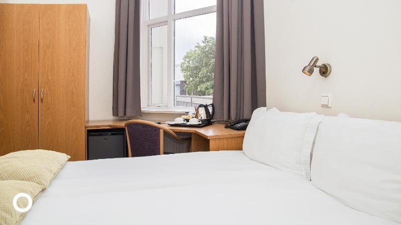 Standard Double or Twin Room image 4