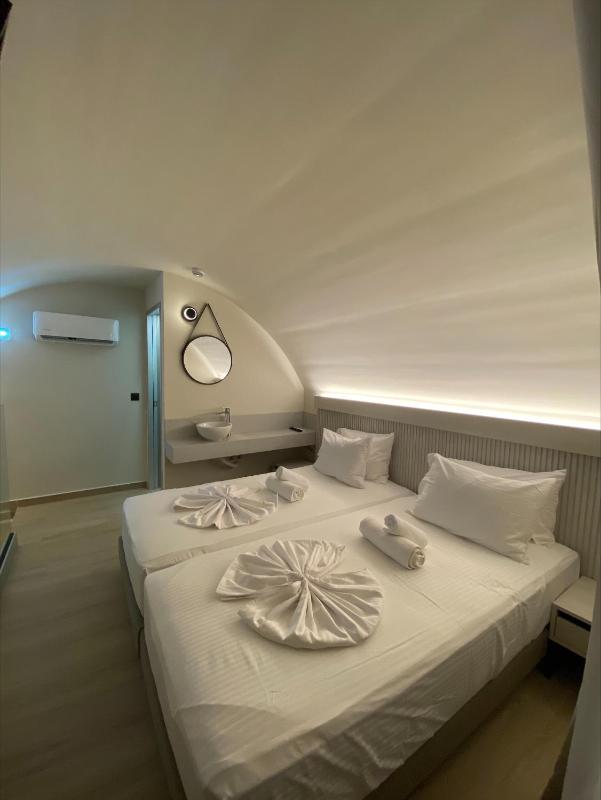 Barbie Hotel Apartments - image 4
