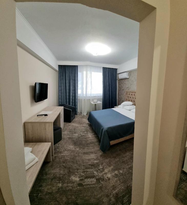 Standard Double Room image 2