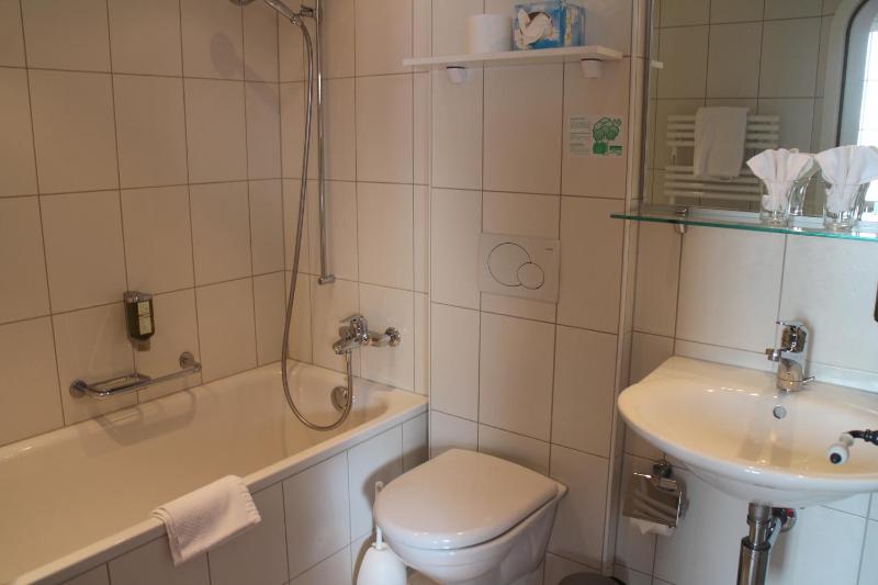 Superior Twin Room with Mountain View image 2