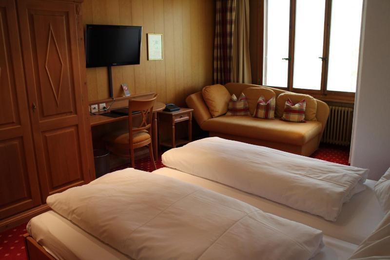 Budget Twin Room with no Mountain View image 4