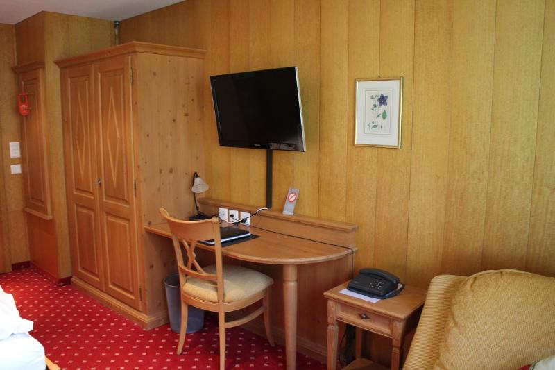 Budget Twin Room with no Mountain View image 3