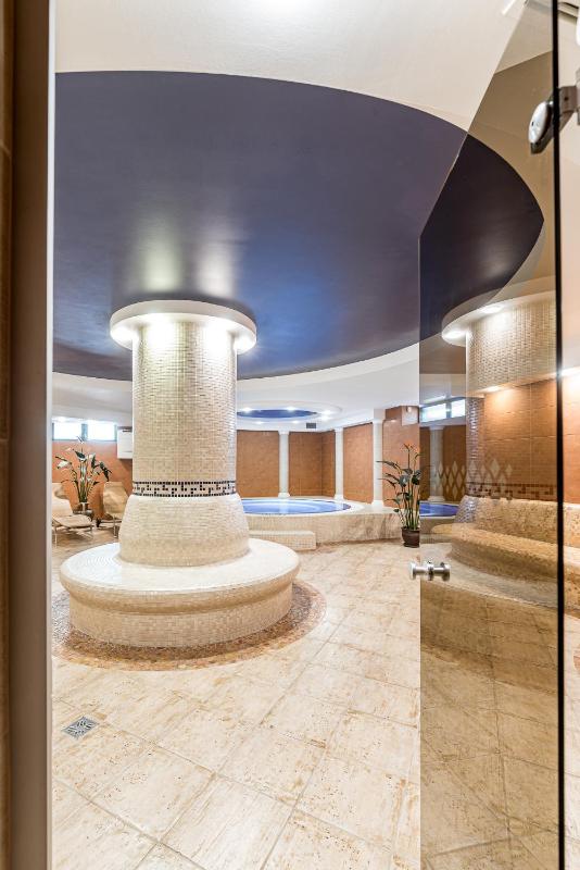 Standard Twin Room with Spa Access image 4