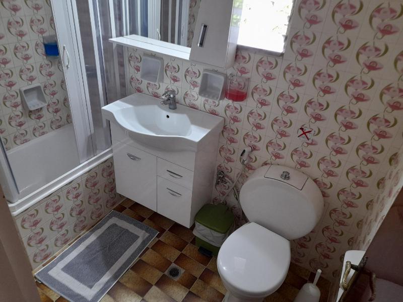 Twin Room with Extra Bed image 4