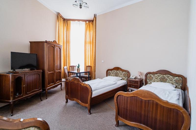 Family triple room image 1