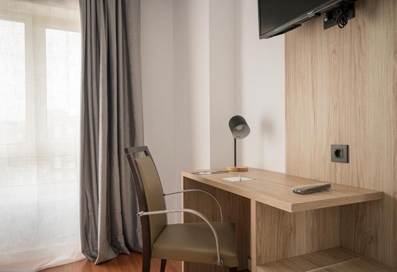 Single Room image 4