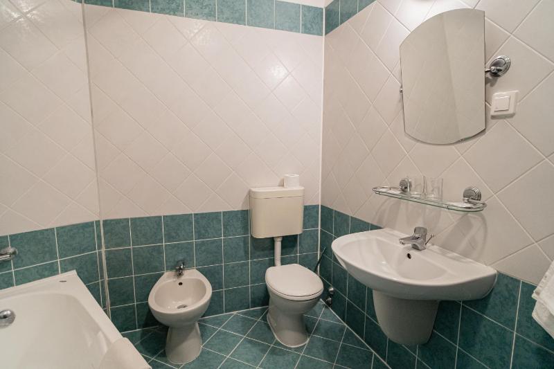 Family triple room image 3