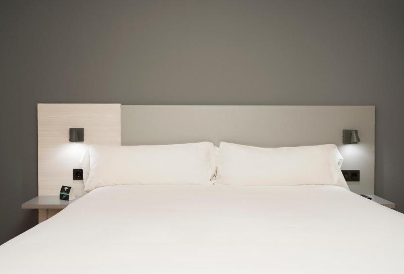 King Room image 4