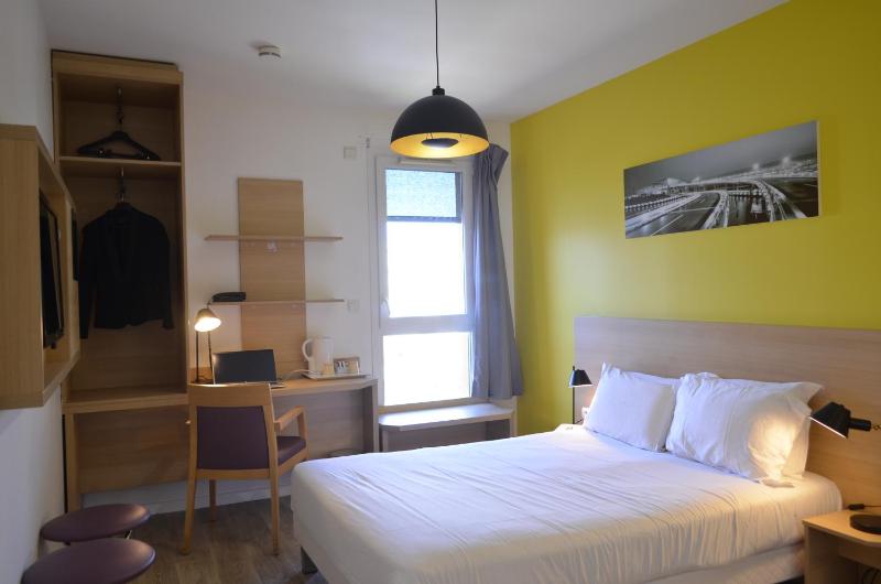 Deluxe Room image 2