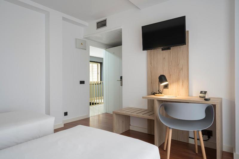 Economy Double or Twin Room image 3