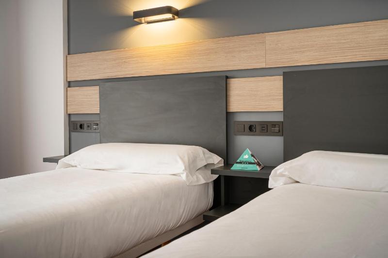 Economy Double or Twin Room image 4