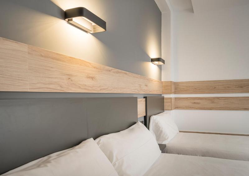 Double Room with Extra Bed image 3