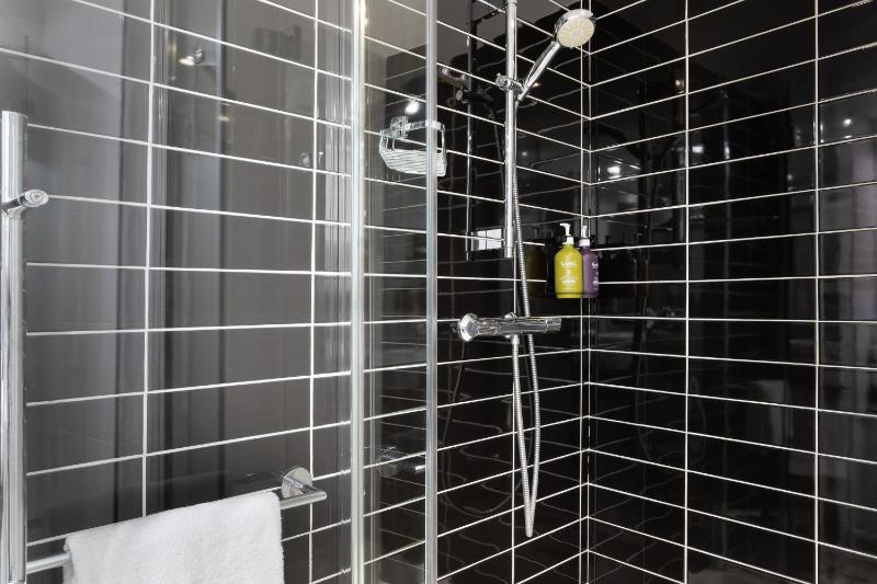 Standard King Room - Free Breakfast image 3