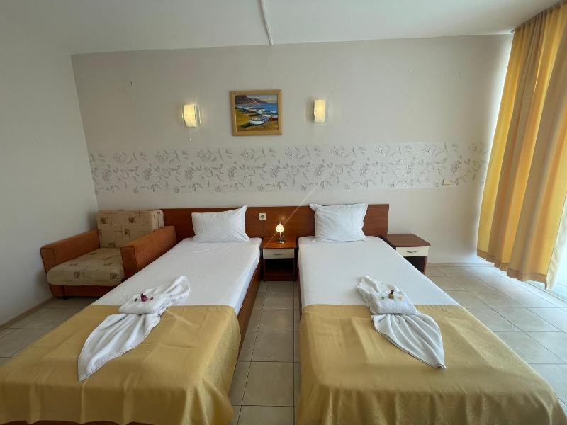 Double or Twin Room with Balcony image 2