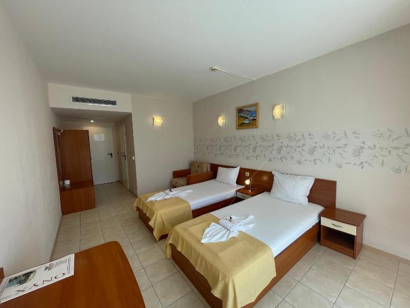 Double or Twin Room with Balcony image 3