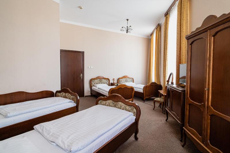 Quadruple Room image 3