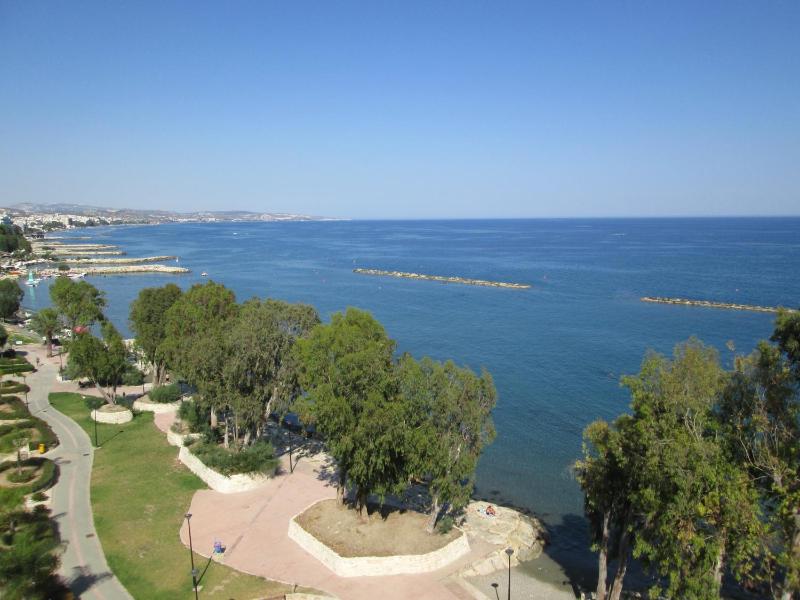 Double or Twin Room with Sea View image 3