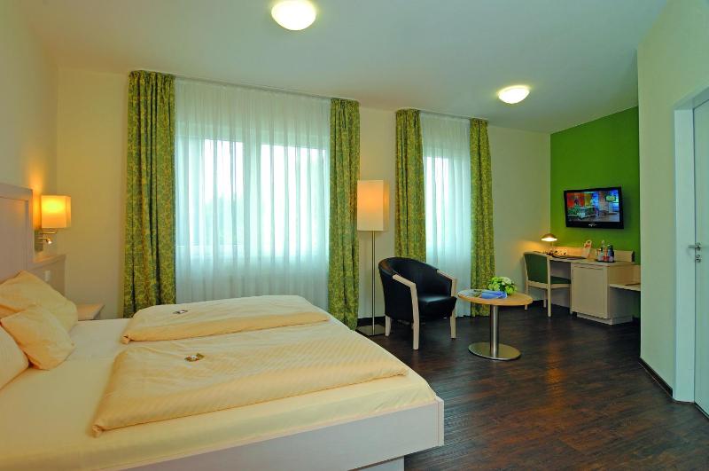 Double Room image 4