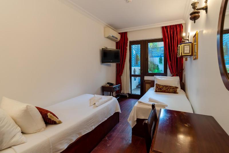 Suite with Garden View image 2