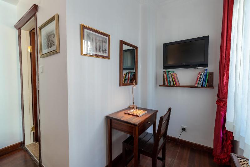 Standard Double Room image 2
