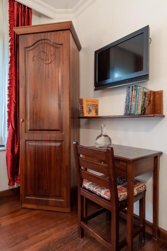 Standard Double Room image 3