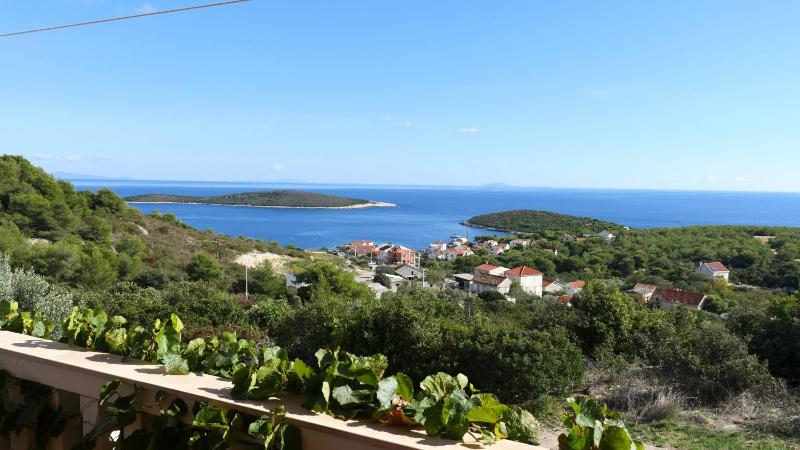 One-Bedroom Apartment with Terrace and Sea View image 4