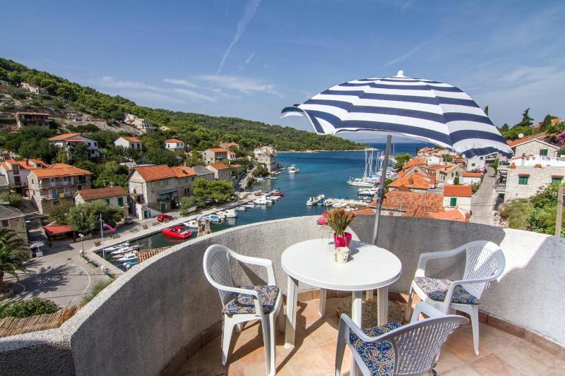 Two-Bedroom Apartment with Terrace and Sea View image 4