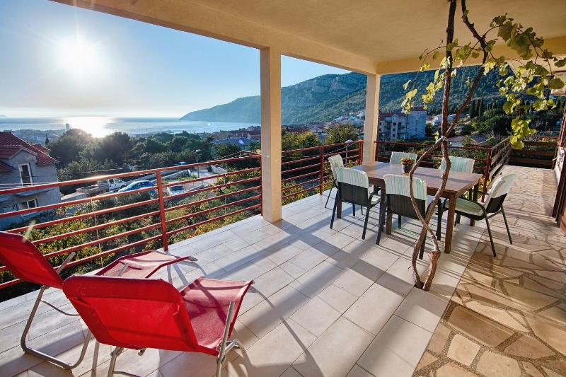 Two-Bedroom Apartment with Terrace and Sea View image 3