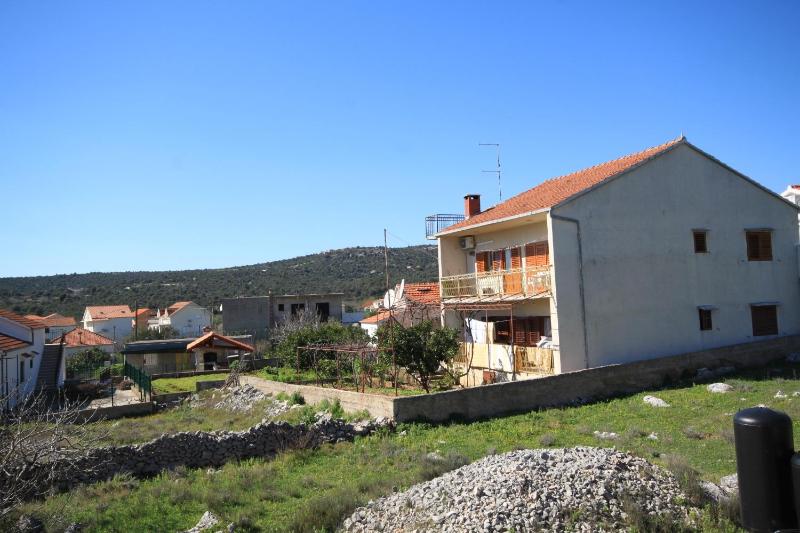 Studio with Balcony image 2