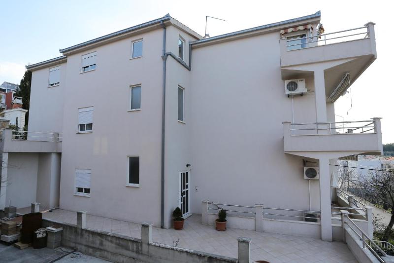 Apartments with parking space Podstrana Split - 10348 - image 28