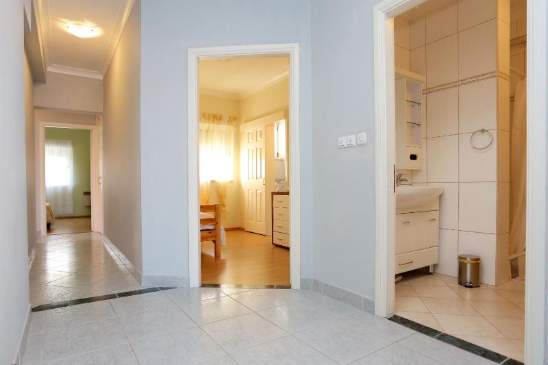 Apartments with parking space Podstrana Split - 10348 - image 24