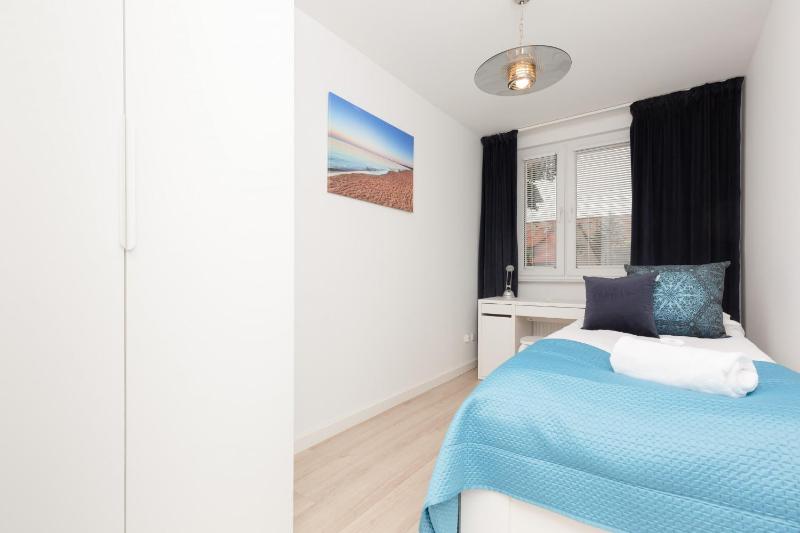 Two-Bedroom Apartament Gdansk 650 m Brzeźno Beach by Noclegi Renters - image 9