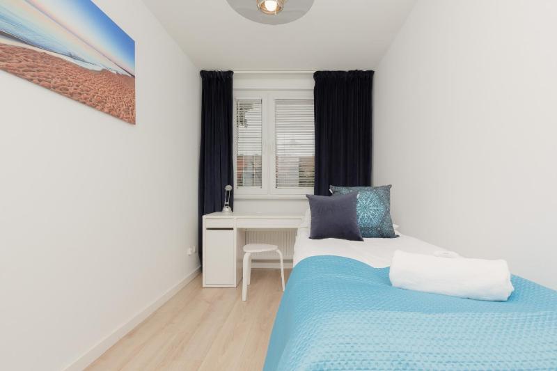 Two-Bedroom Apartament Gdansk 650 m Brzeźno Beach by Noclegi Renters - image 7
