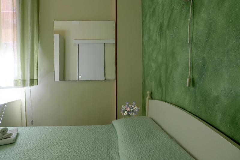 Double Room image 3