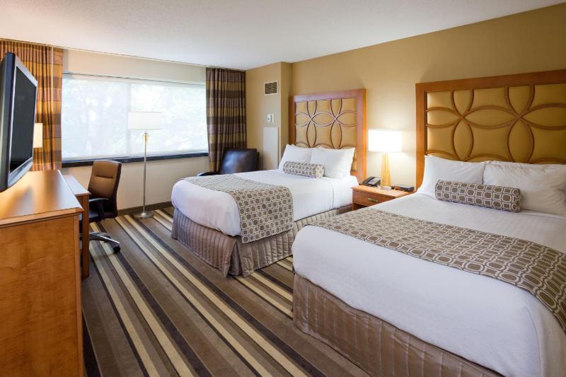 Standard Double Room with Two Double Beds image 3