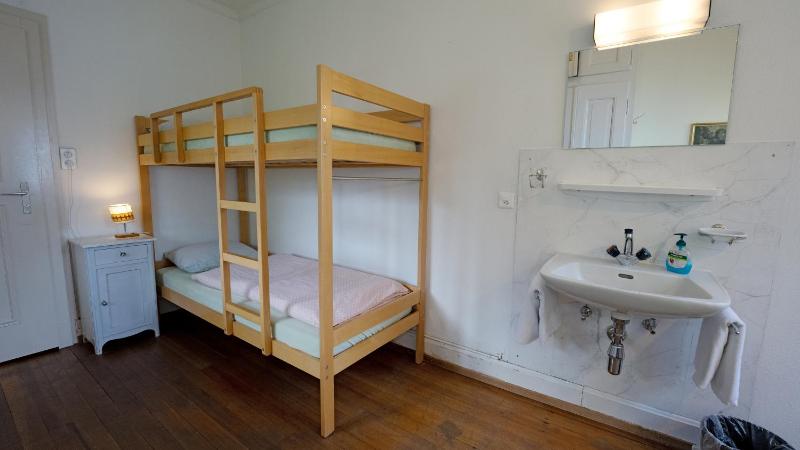 Standard Twin Room image 4