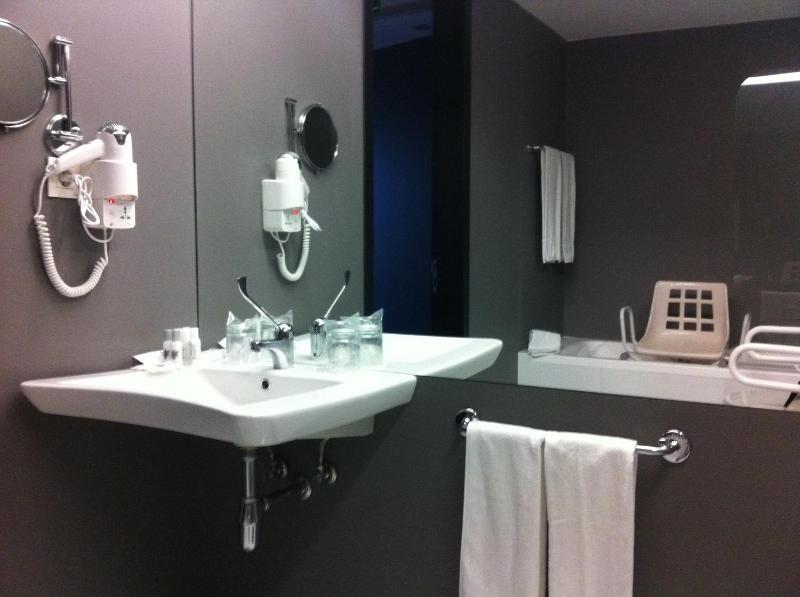 Double or Twin Room - Disability Access image 3