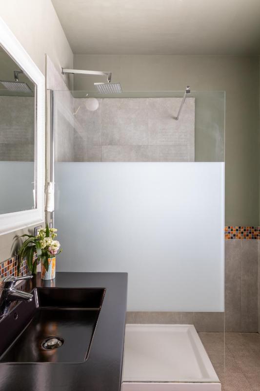 Quadruple Room image 4