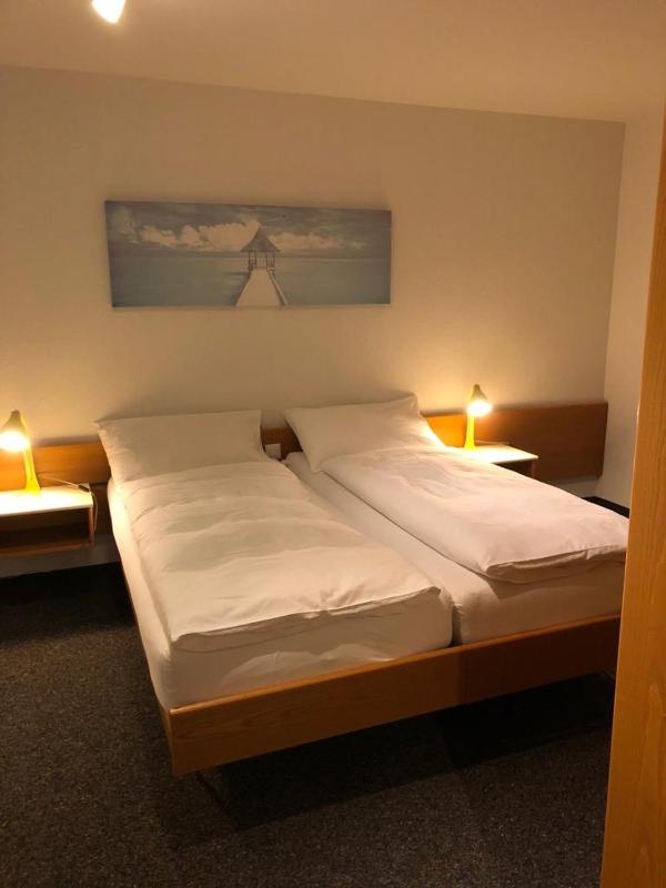 Twin Room image 2