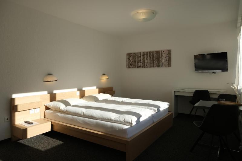 Twin Room image 1