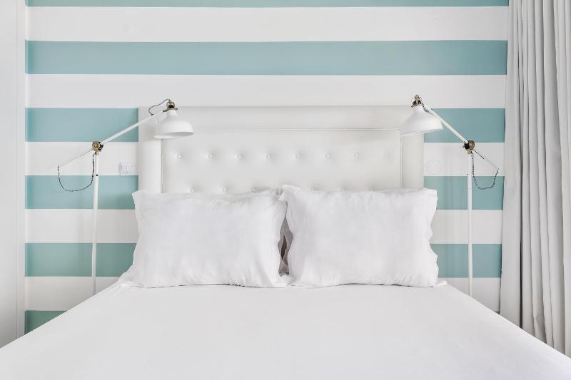 One-Bedroom Apartment image 4