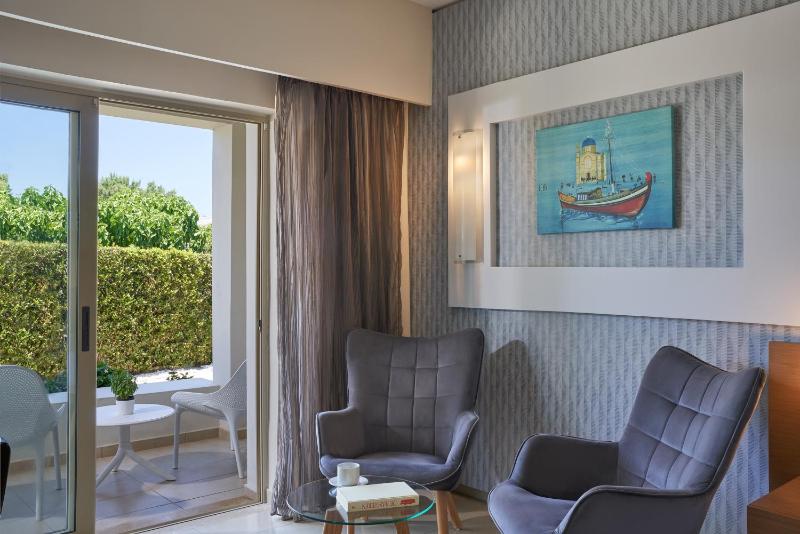 Superior Room with Garden View image 4