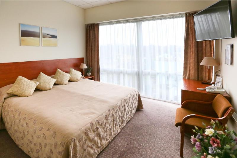 Classic Double Room image 4
