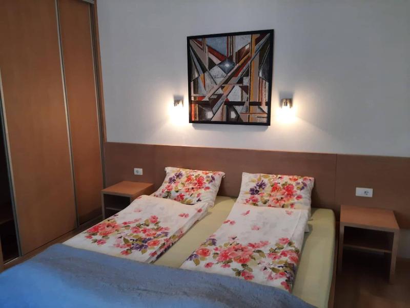 One-Bedroom Apartment image 4