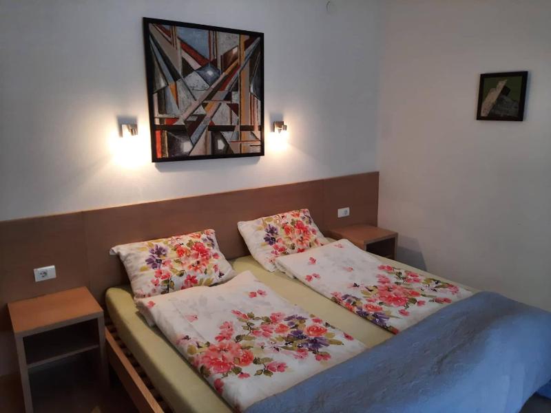 One-Bedroom Apartment image 3