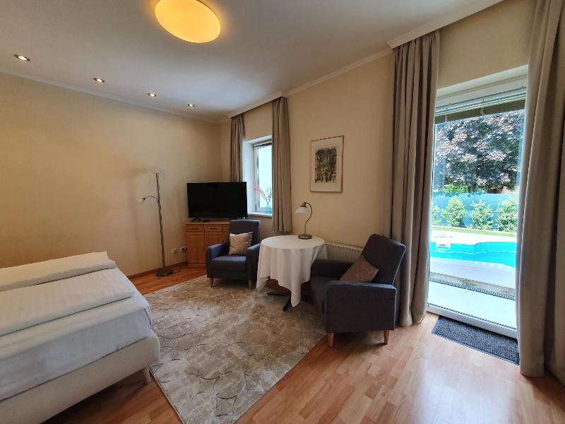 Double Room with Garden View image 3
