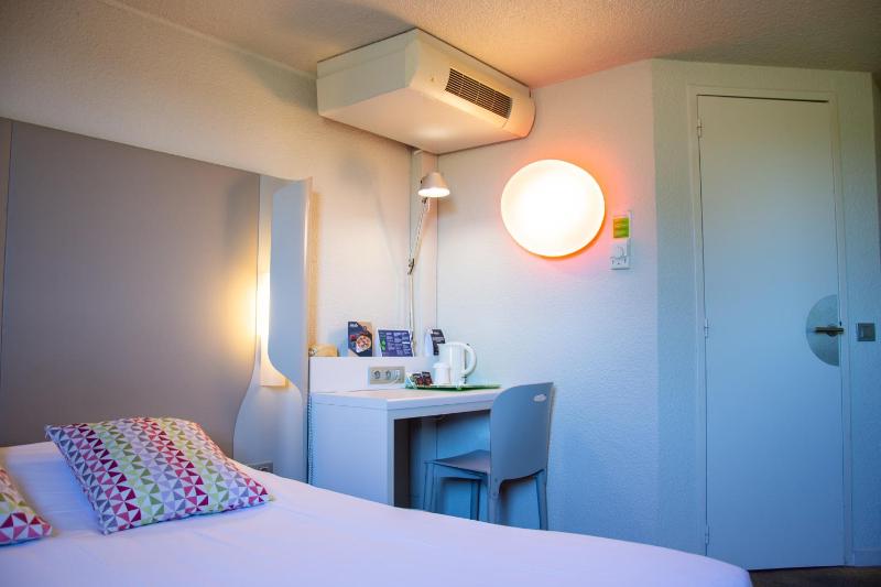Superior Twin Room image 3