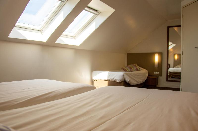 New Generation Triple Room (1 Double Bed + 1 Single Bed) image 3