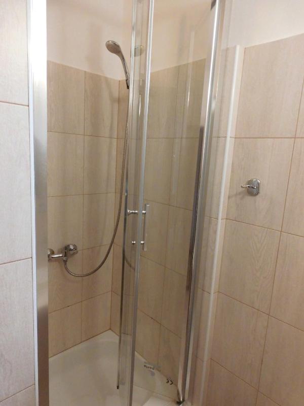 Twin Room image 3