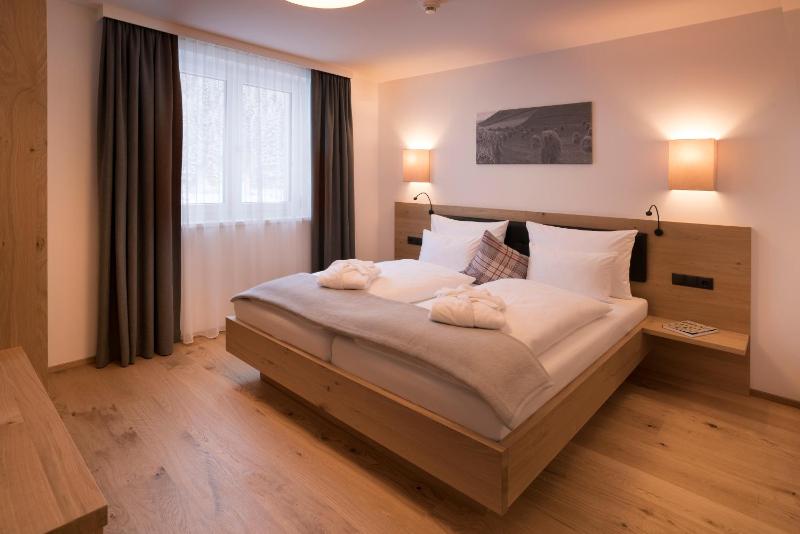 One-Bedroom Apartment image 3